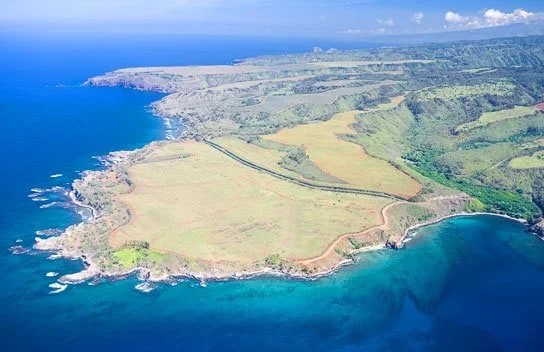Shorline of North Shore - Photo © Carl Amoth